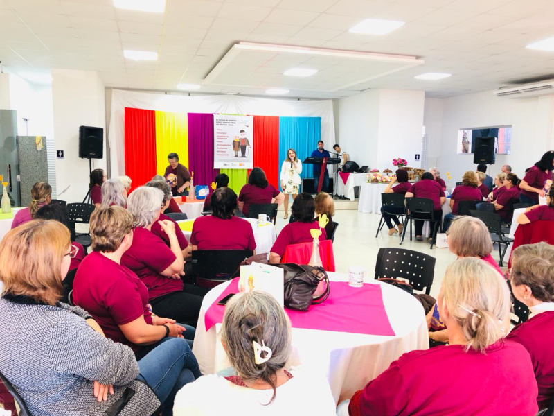 CHÁ DAS VOVÓS É MARCADO COM HOMENAGEM DOS NETOS